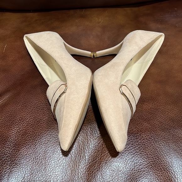 Jones New York Classy Pump in a versatile color. Worn once in EUC - Picture 4 of 17